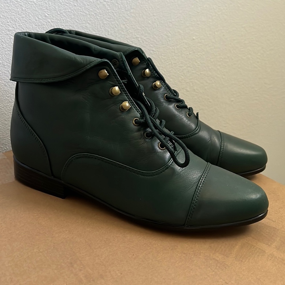 Green Super cute boots.Size 7 -Wore once- live in Florida-we have a short winter